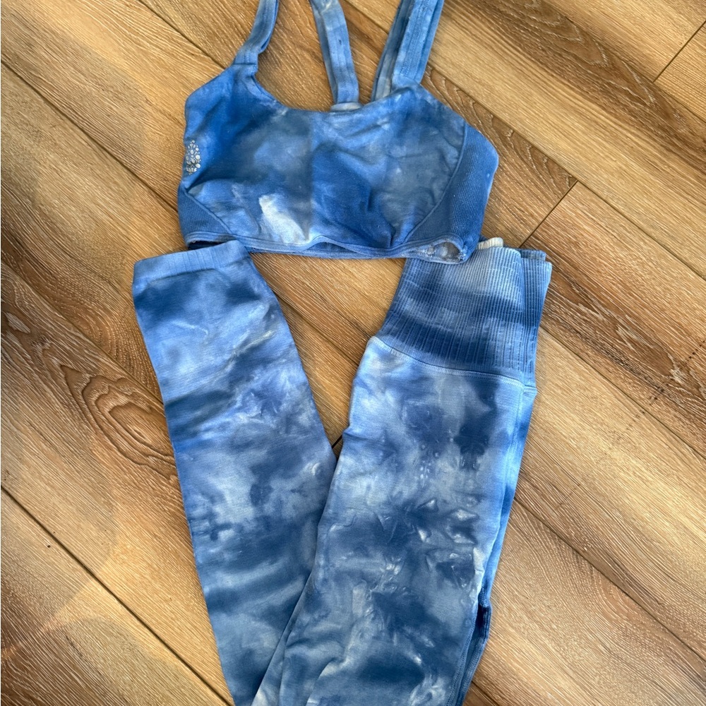 Free People Blue Tie-Dye Leggings and Top Set - Picture 2 of 3